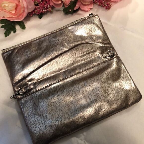 NWT Silver Sole Society Clutch - Picture 3 of 4